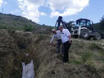 Su sıkıntısı çeken köyde incelemelerde bulundu
