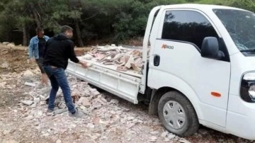 Suçüstü yakalanan 2 kişiye ormana döktükleri molozlar tek tek geri toplatıldı