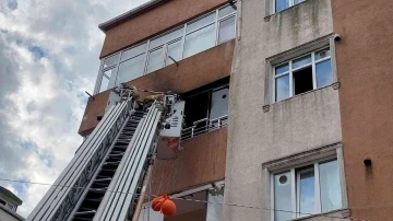 Sultangazi’de kombi bomba gibi patladı
