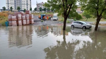 Sultangazi’de su baskını nedeniyle ev ve iş yerleri zarar gördü
