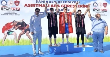 Sultangazili güreş sporcusu Türkiye şampiyonu oldu
