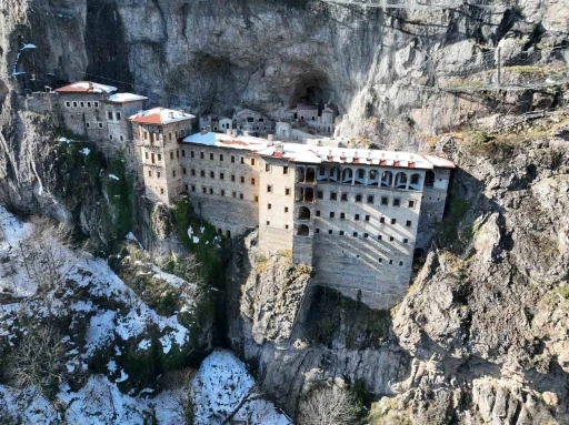 Sümela Manastırı’nın havadan çekilen görüntüleri büyüledi
