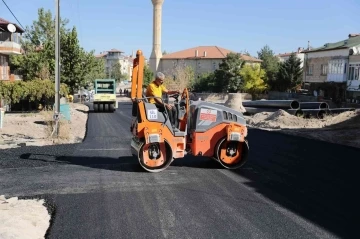 Sümer Mahallesi’nde asfalt serimi başladı
