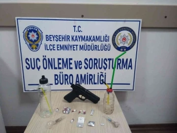 Şüphe üzerine durdurulan şahsın üzerinden uyuşturucu çıktı
