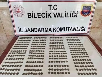 Şüpheli araçta 495 adet sikke ele geçirildi
