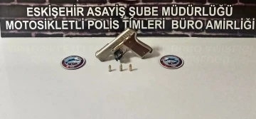 Şüpheli şahıslar silahlarla yakalandı
