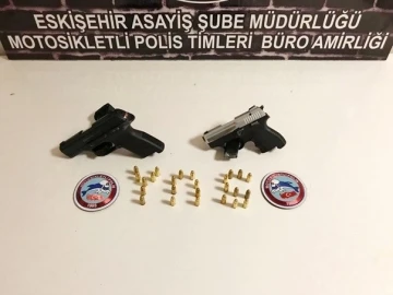 Şüpheli şahısların üzerinden silah ve mermi ele geçirildi
