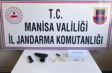 Şüpheli şahıstan ruhsatsız tabanca ve uyuşturucu çıktı
