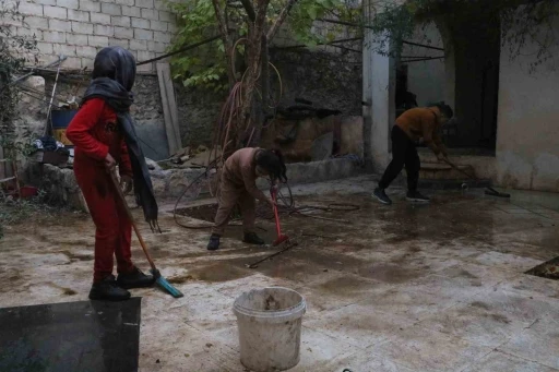 Suriye’den kaçarak Türkiye’ye sığınan aile 8 yıl sonra evine döndü
