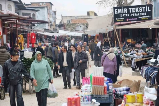 Suriyeli esnaf bayramda ülkelerine dönmek için gün sayıyor
