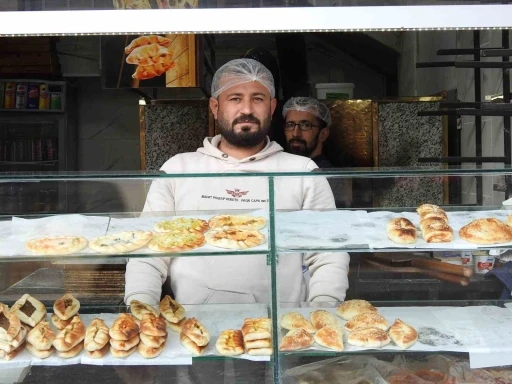 Suriyeli esnaf dönüş için kepenkleri indirmeye hazırlanıyor
