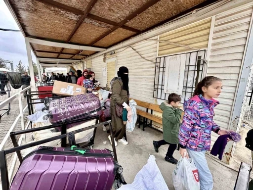 Suriyeliler Kilis Öncüpınar Gümrük Kapısı’ndan yurtlarına dönüyor
