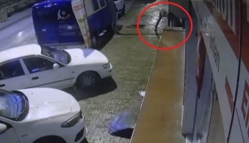 Tabancayı gizlerken önce güvenlik kameralarına sonra polise yakalandı
