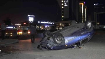 Takla atan otomobilde burnu bile kanamazken, 2 çocuğu ve eşi yaralandı
