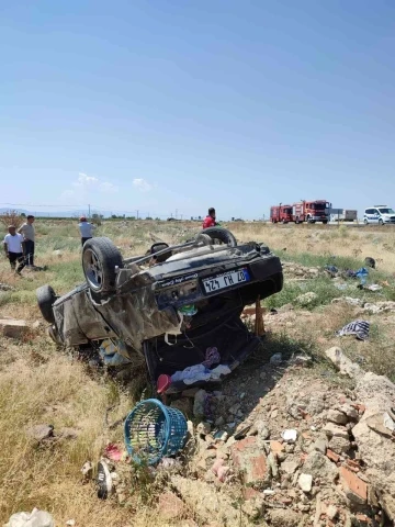 Takla atan otomobildeki aile ölümden döndü: 4 yaralı
