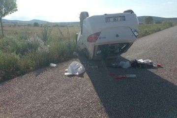 Takla atan otomobilden emniyet kemeri sayesinde burnu bile kanamadan çıktı