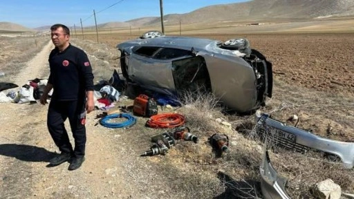 Takla atan otomobilin sürücüsü kurtuldu, eşi öldü