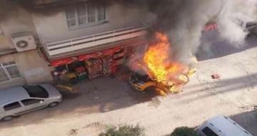 Takside yangın çıktı, iş yeri ile iki katlı ev yandı