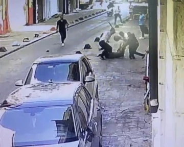 Taksim’de beyzbol sopalı ve kasklı dehşet kamerada: Komadaki bekçi 4 ay sonra öldü
