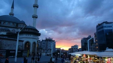 Taksim’de gün batımı manzarası hayran bıraktı
