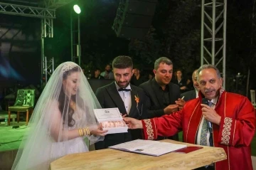 Talas’ta resmi tatiller, nikah sevincine engel değil
