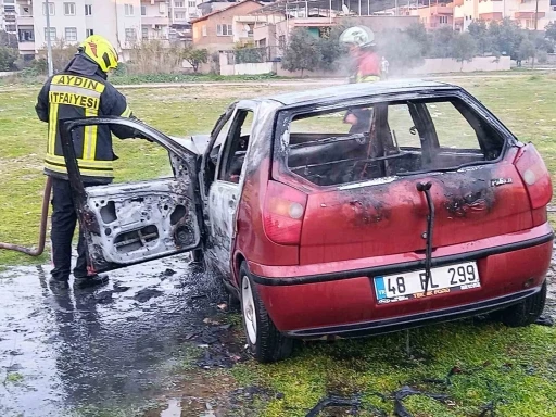 Tamircilere kızan kadın aracını benzin dökerek yaktı
