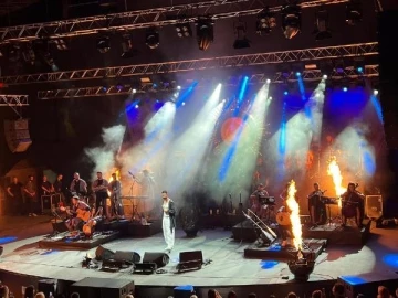 Tan Taşçı, kaza sonrası Antalya'da konser verdi