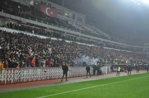 Taraftarıyla rekor kıran Eskişehirspor, liderlik koltuğuna oturdu
