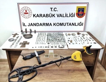 Tarihi eserleri satarken suçüstü yakalandılar
