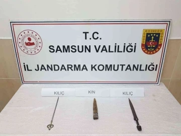 Tarihi eserleri satmaya çalışırken yakalandı
