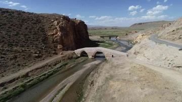 Tarihi Kelekom Köprüsü ilk günkü gibi ayakta
