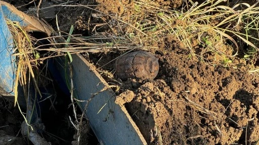 Tarla süren çiftçi, Kurtuluş Savaşı döneminden kalma patlamamış el bombası buldu