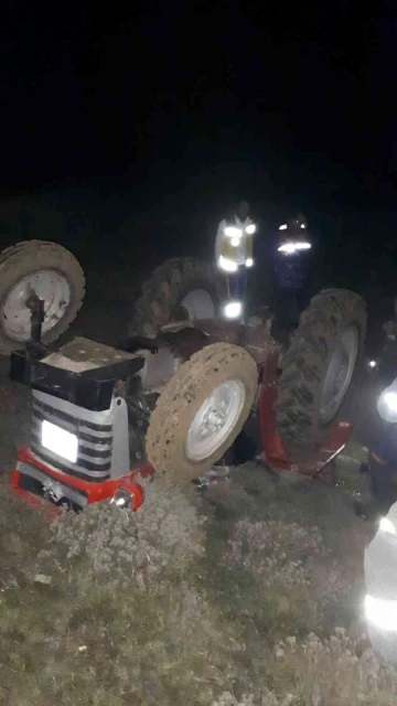 Tarlada devrilen traktörün altında kalan çiftçi hayatını kaybetti
