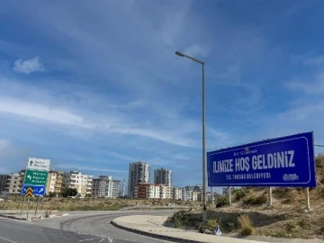 Tarsus girişine 'İlimize hoş geldiniz' tabelaları yerleştirildi