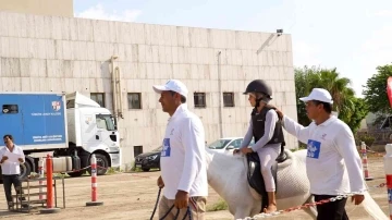 Tarsus’ta çocuklar ata binmenin heyecanını yaşadı
