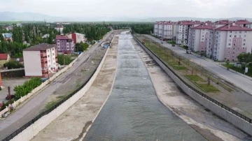 Taşlıçay Deresi çevresinde çalışmalar devam ediyor
