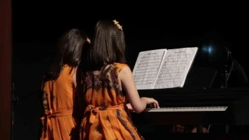 Tatvan’da minik müzisyenler yeteneklerini sergiledi

