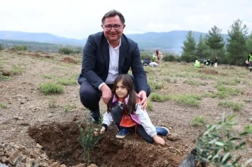 Tavas 100. Yıl Zeytinliğine ilk fidanı Başkan İnamlık dikti
