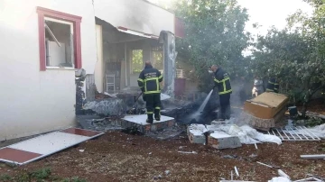 Tek katlı ikamet bomba gibi patladı: 1 yaralı
