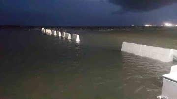 Tekirdağ’da deniz taştı, tsunamiyi andıran görüntüler
