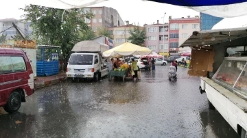 Tekirdağ’da sağanak yağış hayatı olumsuz etkiledi
