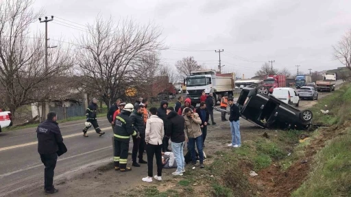 Tekirdağ’da virajda kayan araç takla attı: 2 yaralı
