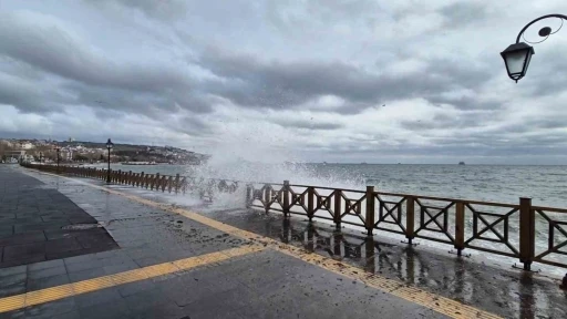 Tekirdağ kıyılarında şiddetli Poyraz etkili oldu
