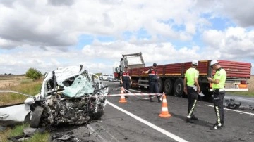 Tekirdağ'da otomobil ile TIR çarpıştı