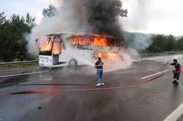 TEM’de alev alev yanan otobüsün yolcuları firmaya isyan etti
