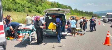 TEM’de minibüs takla attı: 1 ölü, 10 yaralı
