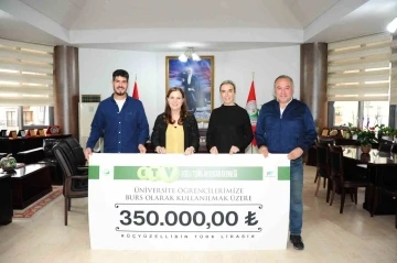 Tenis turnuvasının geliri Balçovalı öğrencilere burs oldu
