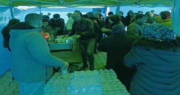 Tepebaşı aşevinden depremzedelere kahvaltı ve yemek ikramı