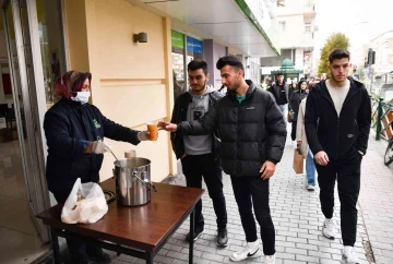 Tepebaşı Belediyesi’nden öğrencilere sıcak çorba ikramı
