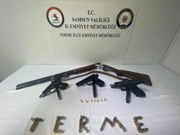 Terme’deki polis uygulamasında silah ele geçirildi
